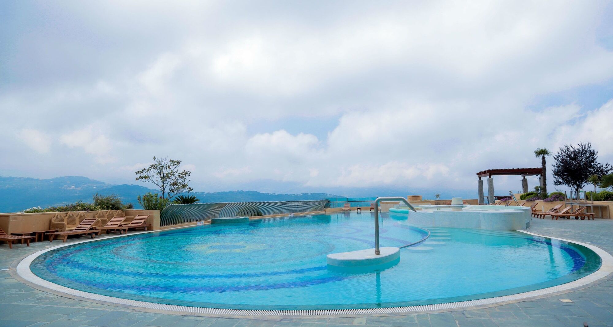 Grand Hills Hotel & Spa Броумана Экстерьер фото